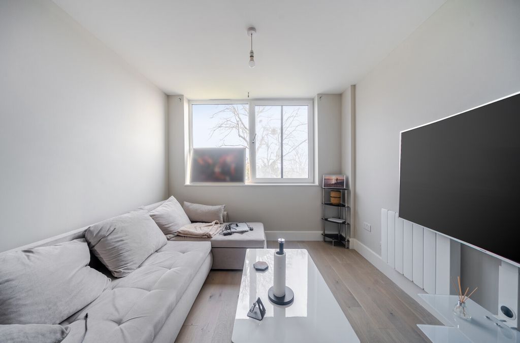 Property photo 3 of 10 1424106-3-69c129A...