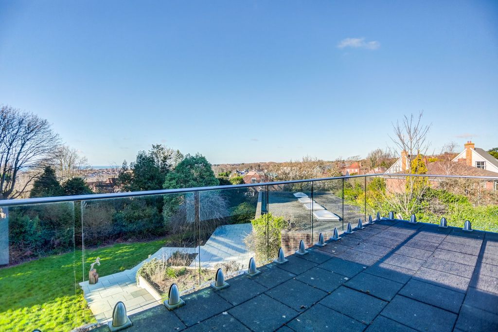 Property photo 2 of 31