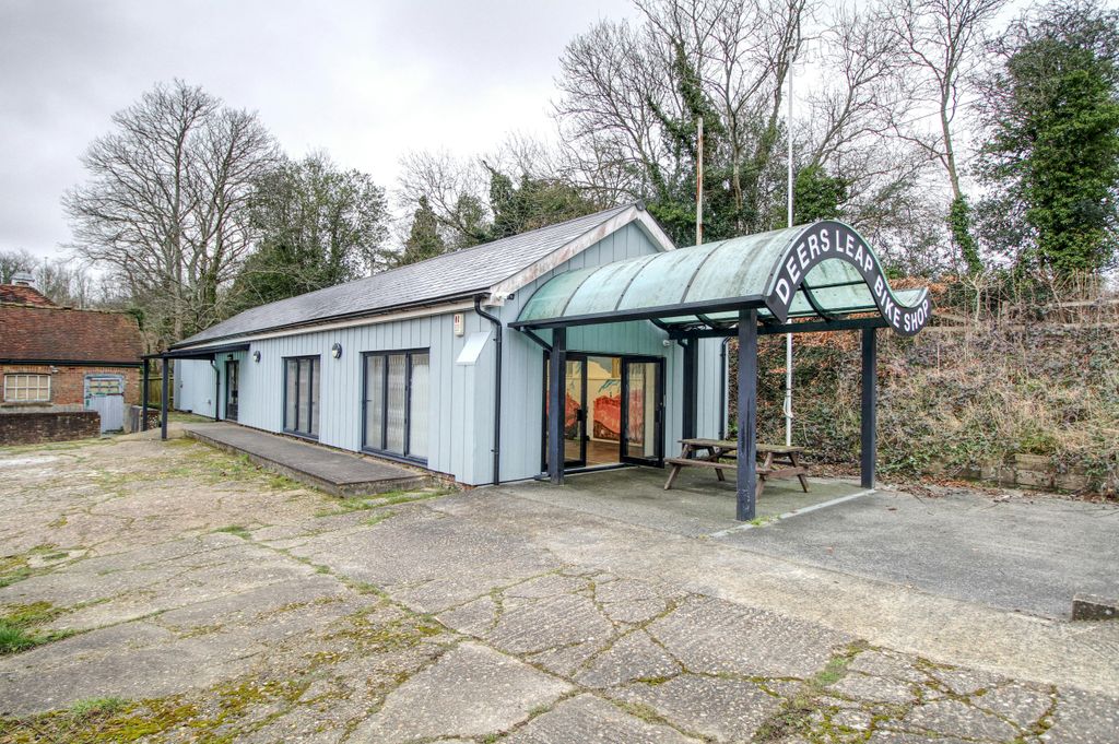 Property photo 1 of 6 Front 1.Jpg