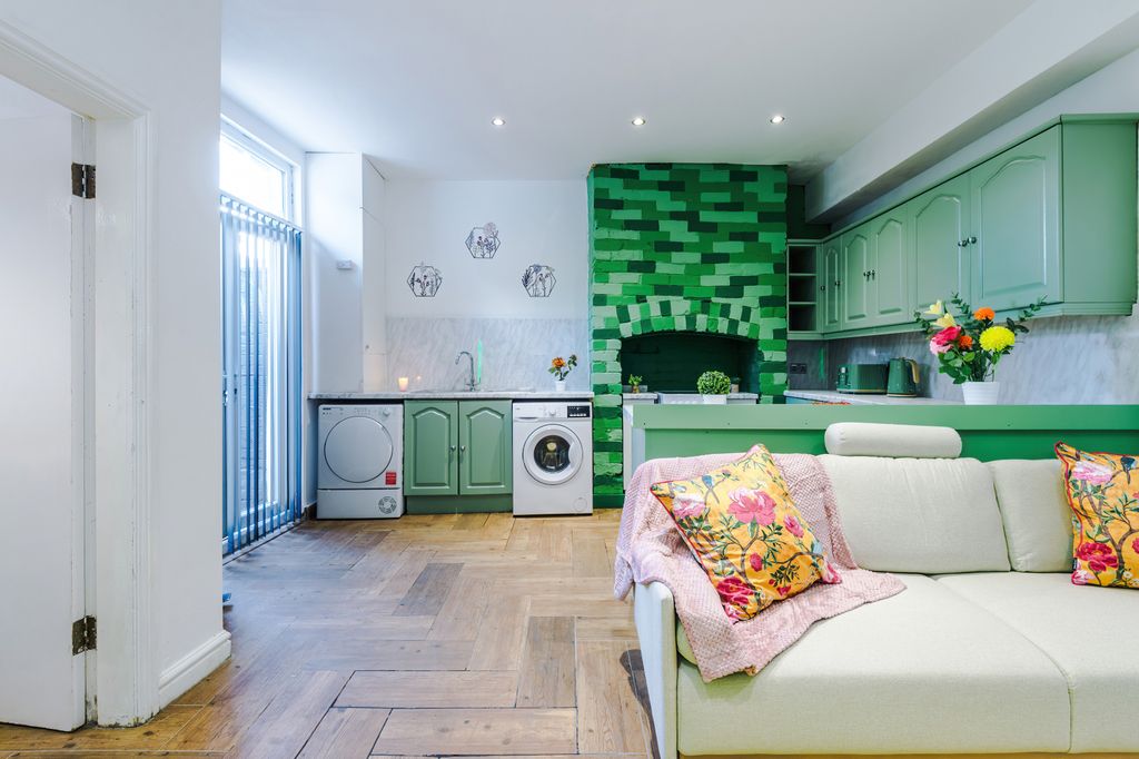 Property photo 3 of 28 Gallery