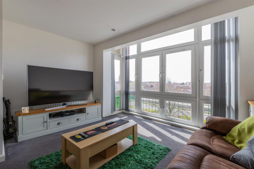 Property photo 3 of 17 25 Amalfi House (11 Of 15).Jpg