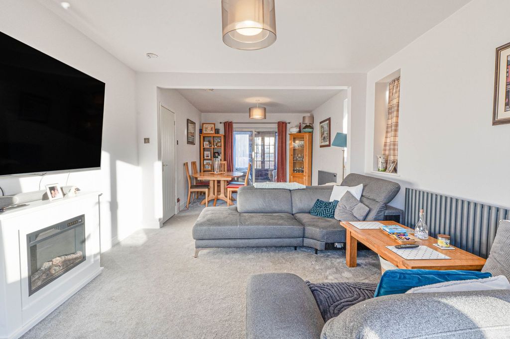 Property photo 3 of 29 Lounge Area