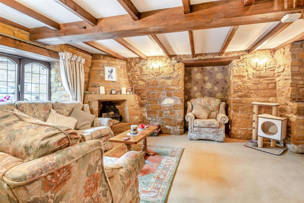 Property photo 3 of 42 Snug