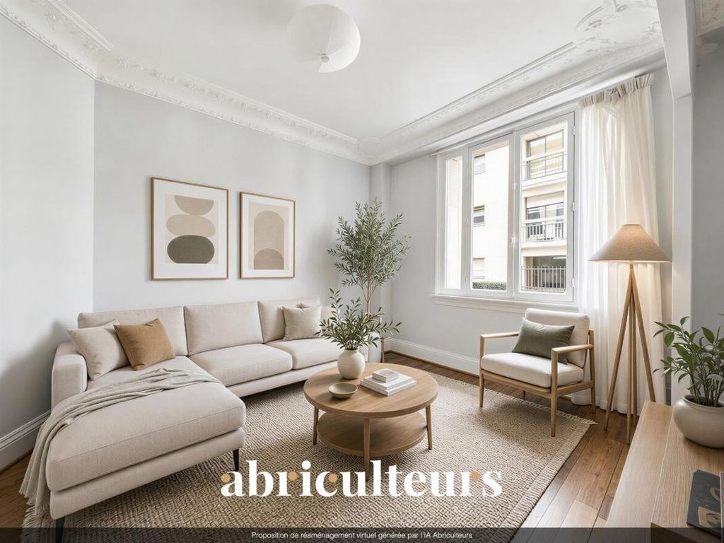 Property photo 1 of 16 Quiet 4-Room Apartment Overlooking A Tree-Filled Courtyard – Charm Of The Old – Paris 15th Conventio