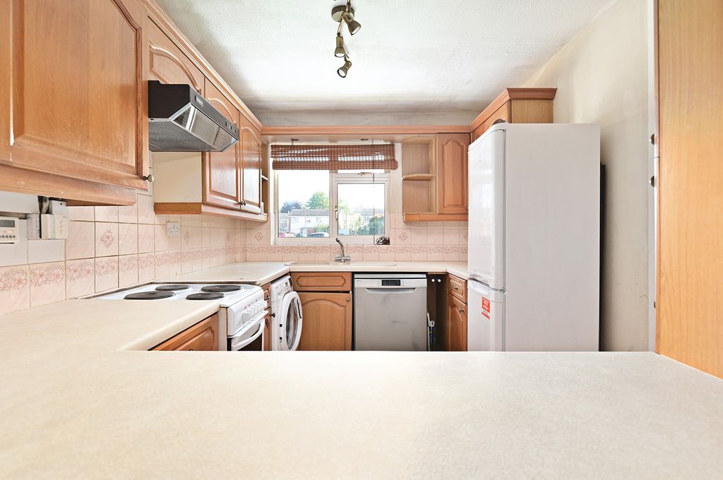 Additional image 5 of 3 bed semi-detached house for saleAshdown Avenue, Farnborough GU14