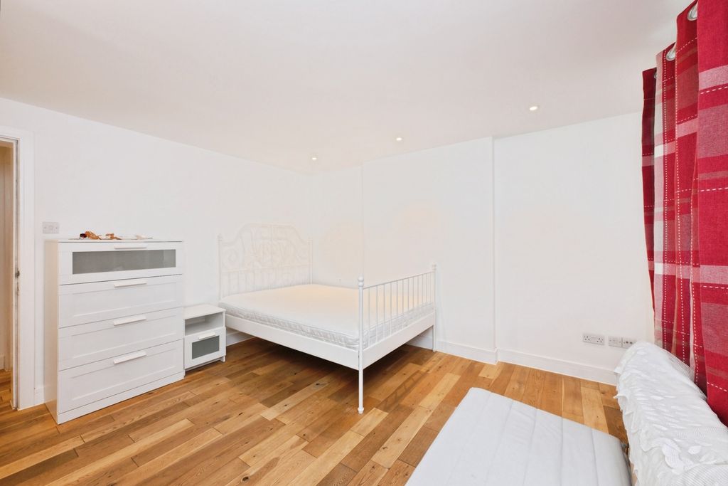 Property photo 3 of 9 Pbox-Img.Jpg