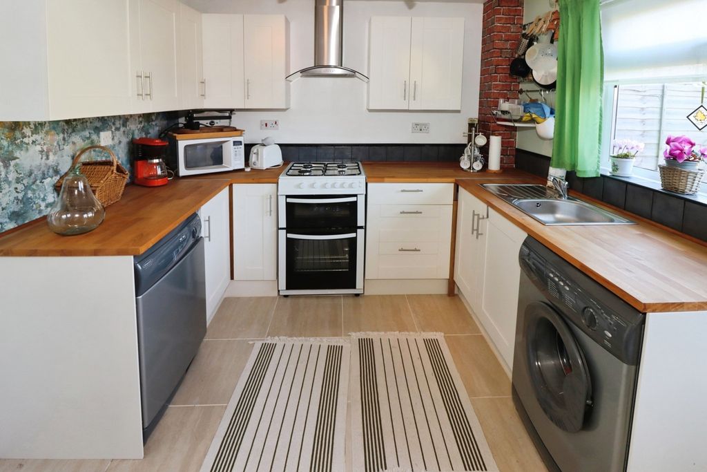 Property photo 2 of 22 Kitchen