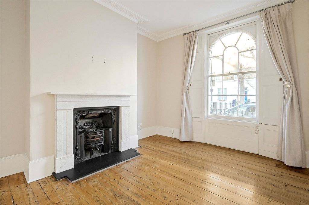 Property photo 3 of 34 Reception