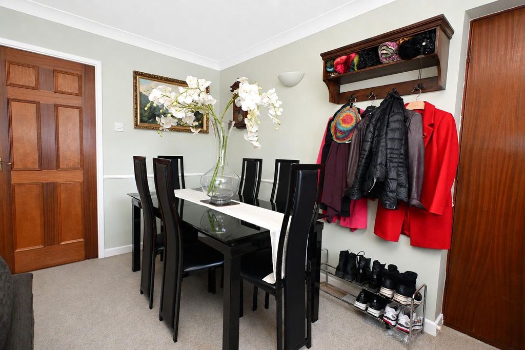 Property photo 3 of 11 Dining Area