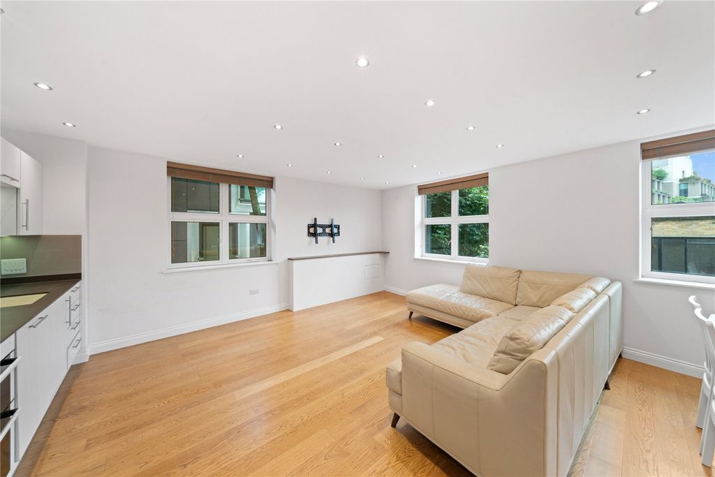 Property photo 3 of 14 Picture No. 01