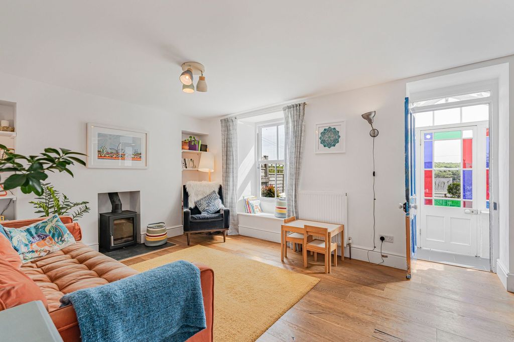 Property photo 2 of 32