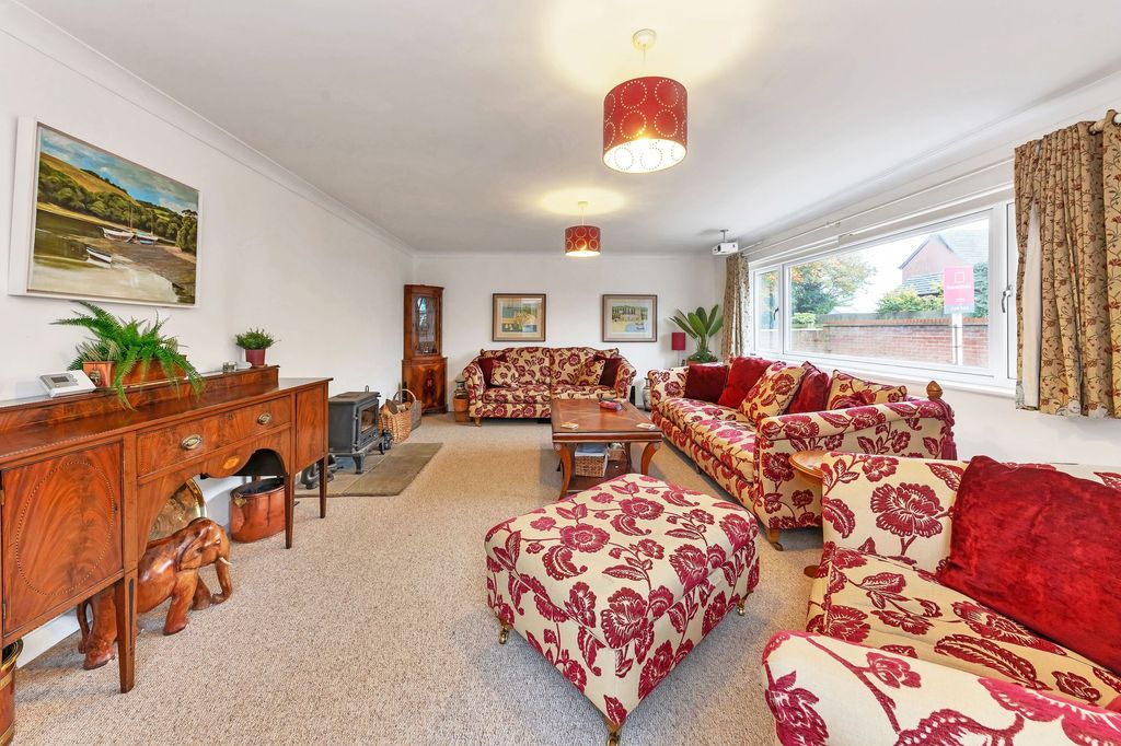 Property photo 3 of 27