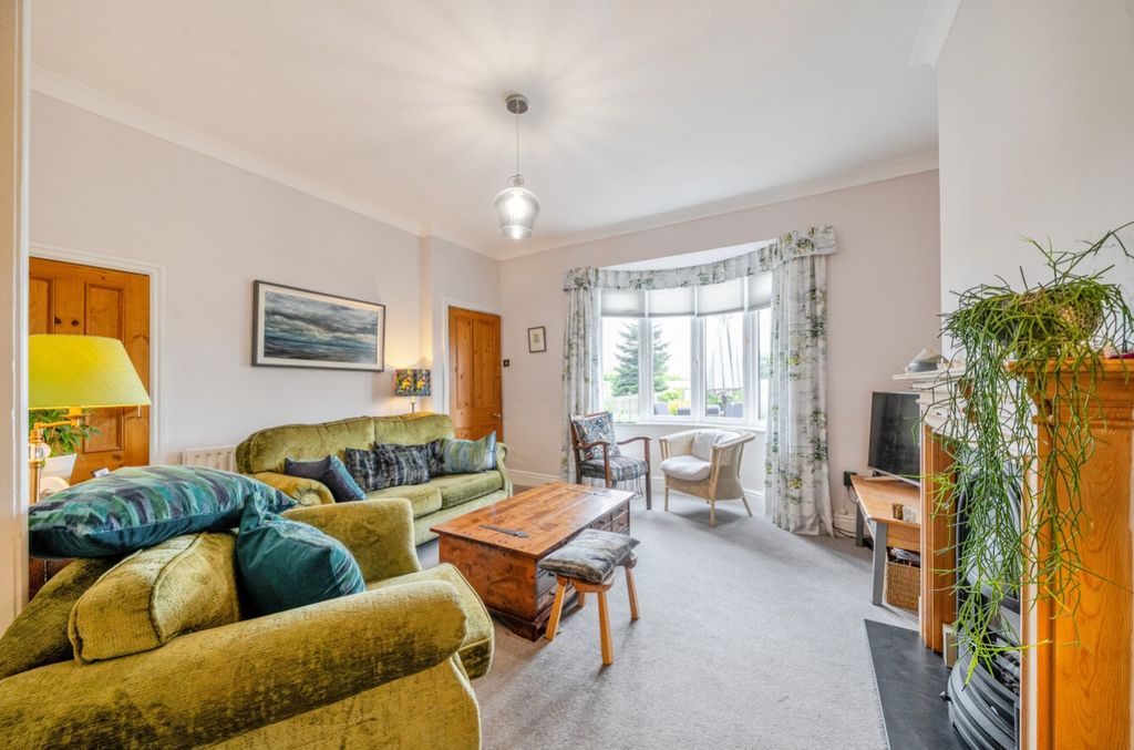Property photo 2 of 20 Harrogate Estate Agent Living Room1