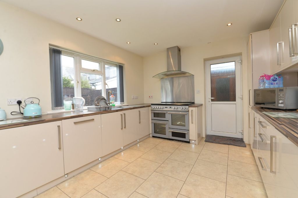 Property photo 3 of 19 Picture No. 05