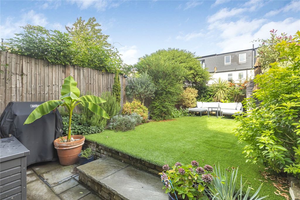 Property photo 3 of 19 Picture No. 25