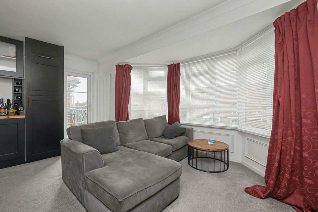 Property photo 3 of 8 20260319051500_Dsc01