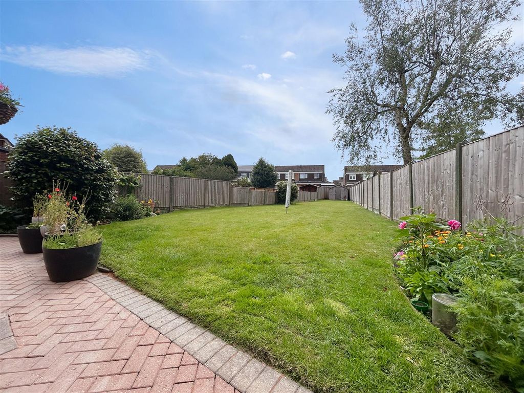 Property photo 3 of 32 Garden