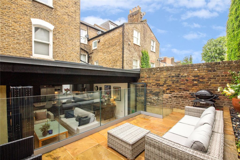 Property photo 3 of 10 Picture No. 05