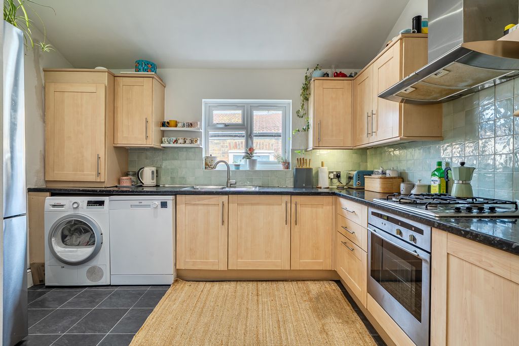 Property photo 3 of 19 Kitchen