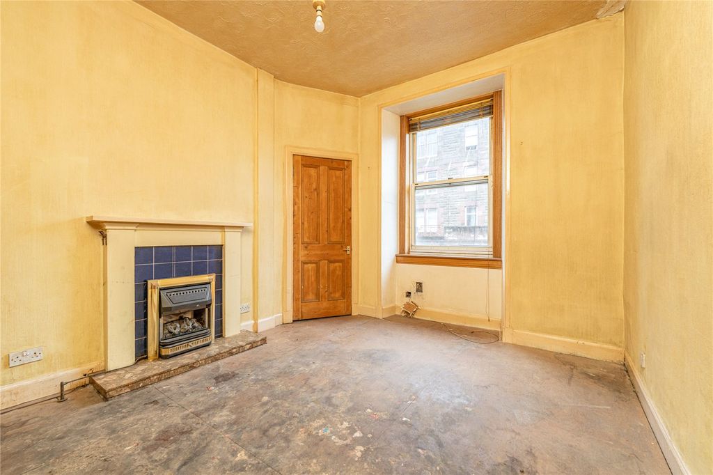 Property photo 2 of 13 Lounge