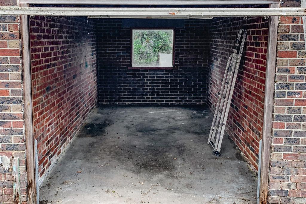 Property photo 3 of 5 Garage - Interior