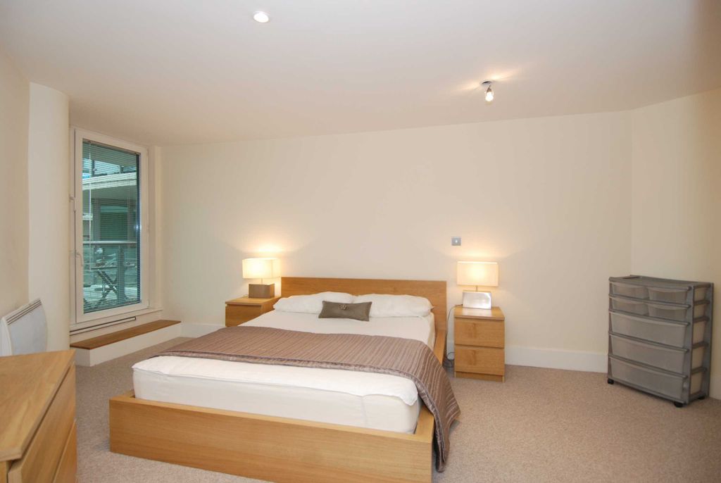 Property photo 3 of 18 Bedroom