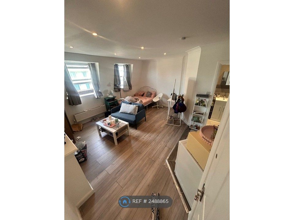 Property photo 1 of 5 Bedroom/Living Area