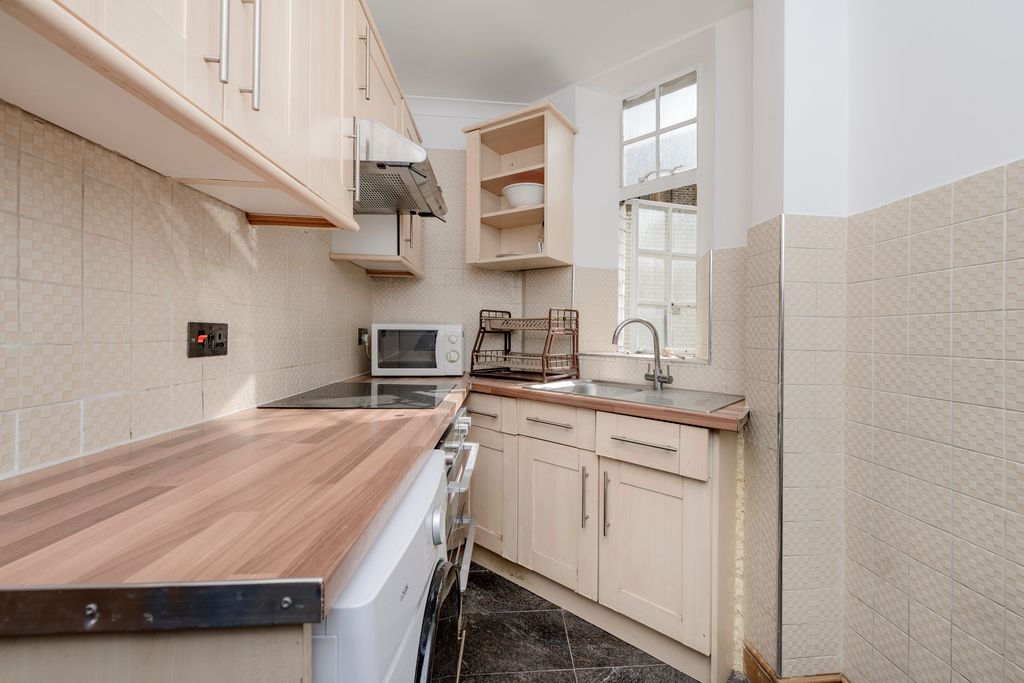 Property photo 2 of 5 21 Quebec Ct-0152.Jpg