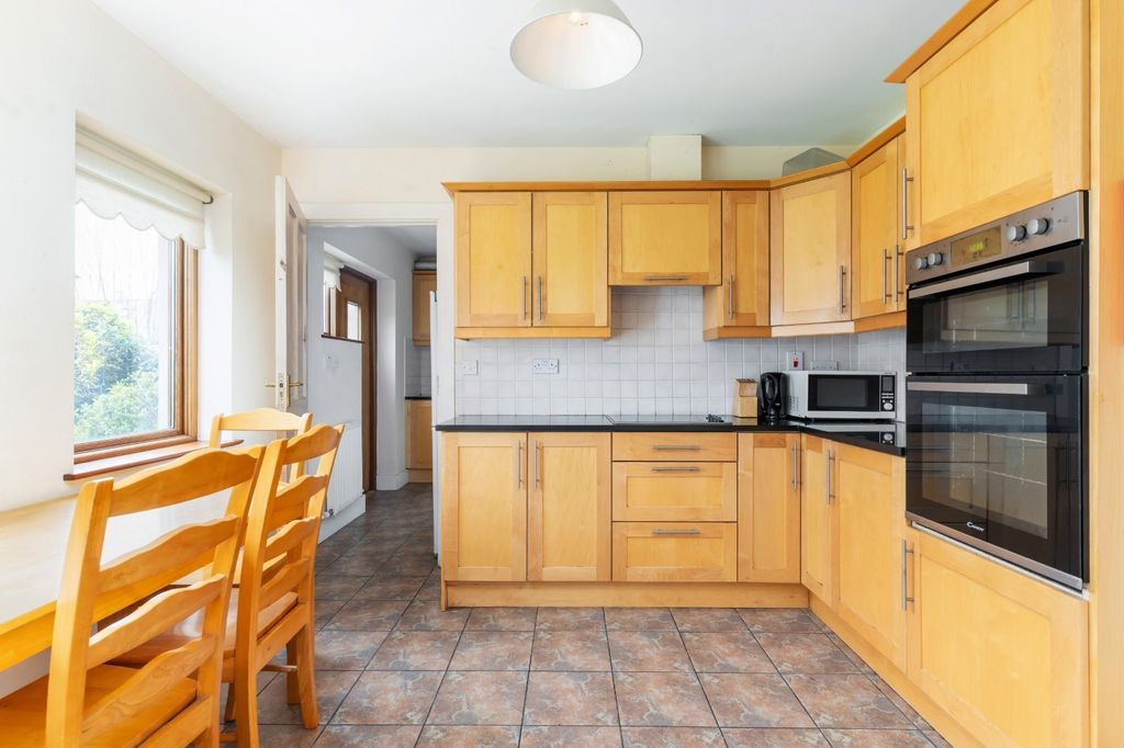 Property photo 3 of 16 Kitchen