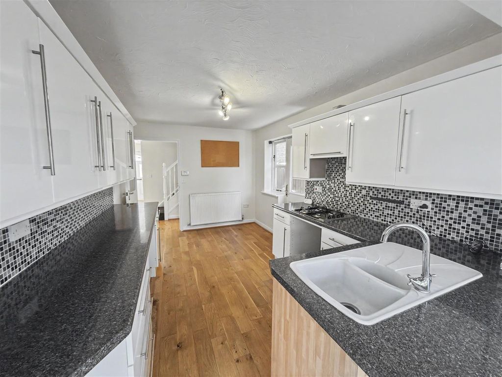 Property photo 3 of 14 Kitchen