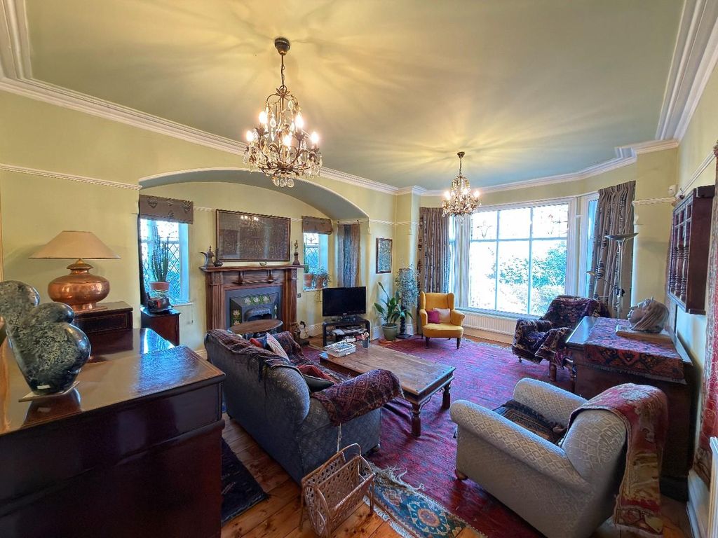 Property photo 2 of 36