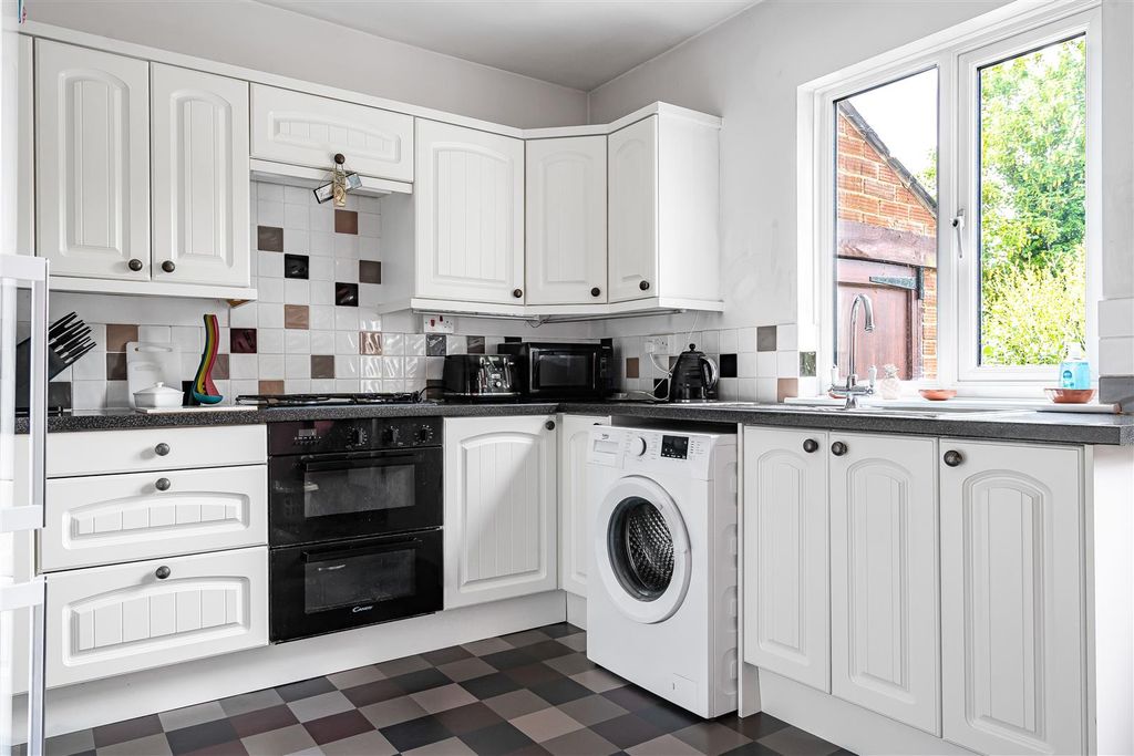 Property photo 2 of 15 6_80977.Jpg