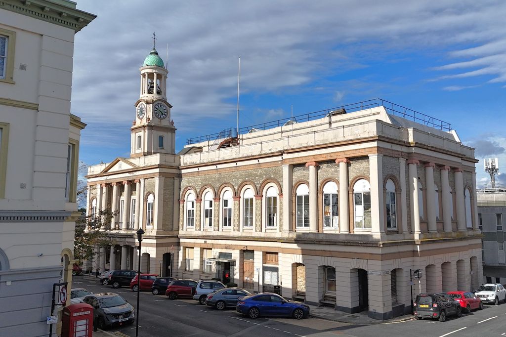 Property photo 2 of 5 Ryde Theatre, Queens Road, Ryde, Isle Of Wight, Po33 2Nl