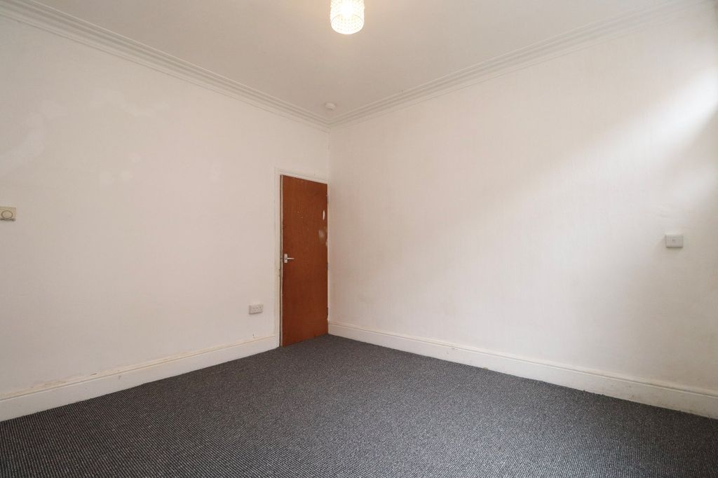 Property photo 3 of 12 Picture No. 02
