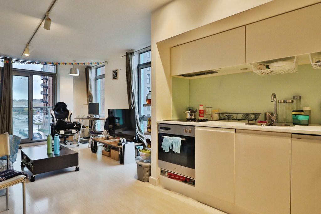 Property photo 2 of 10 Kitchen