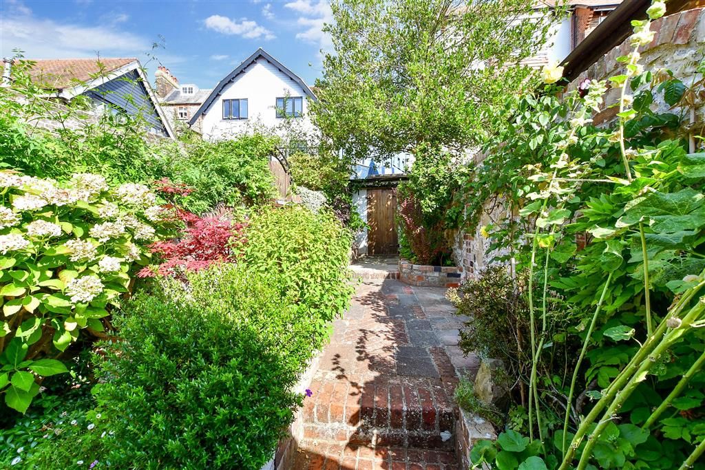 Property photo 1 of 12 Front Garden