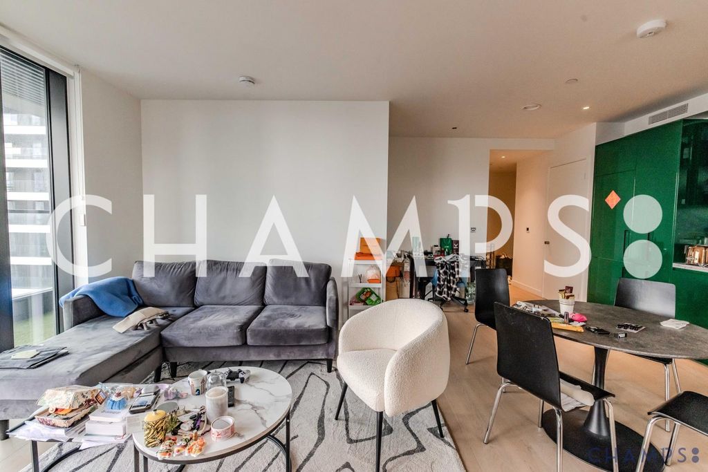 Property photo 1 of 8 2 Bed Flat To Rent Hobart Building, London E14