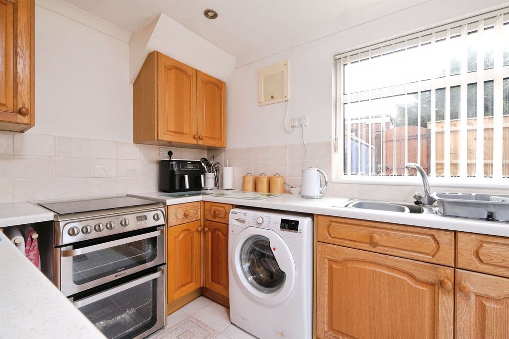 Property photo 3 of 15 Kitchen