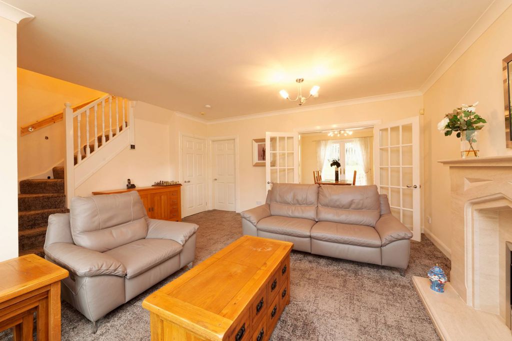 Property photo 3 of 34