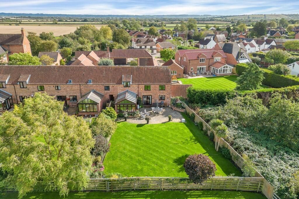 Property photo 2 of 39