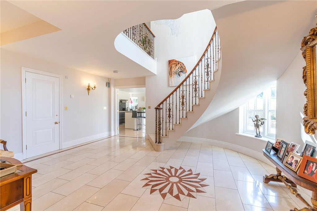 Property photo 2 of 16 Hallway
