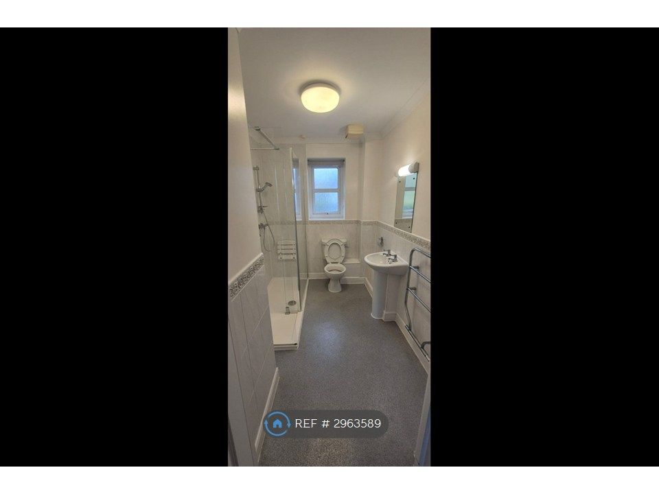 Property photo 3 of 8 Bathroom
