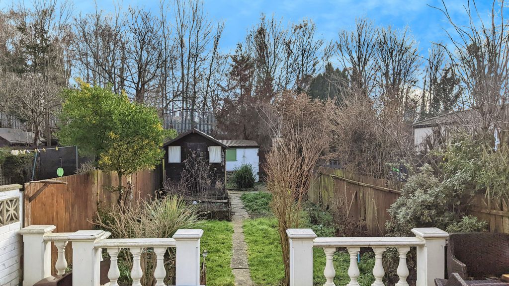 Property photo 2 of 9 Garden