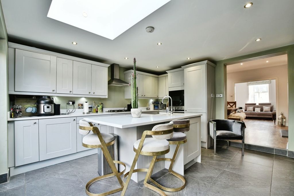 Property photo 3 of 20 Pbox-Img.Jpg