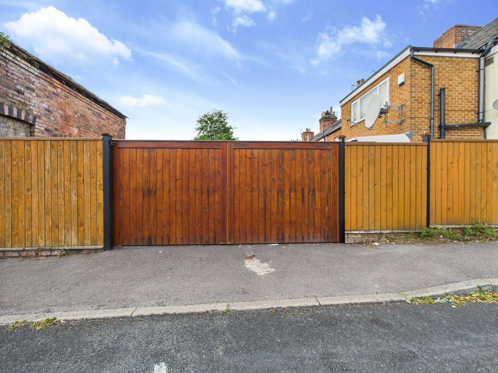 Property photo 3 of 27 Electric Gates (External View)
