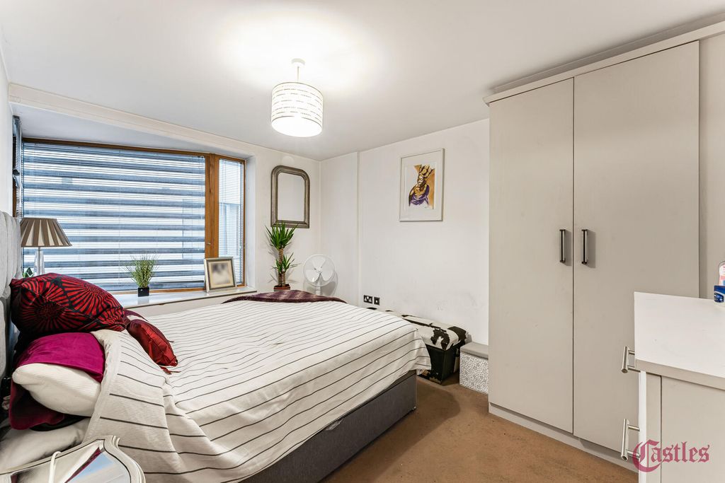 Property photo 2 of 21 Bedroom