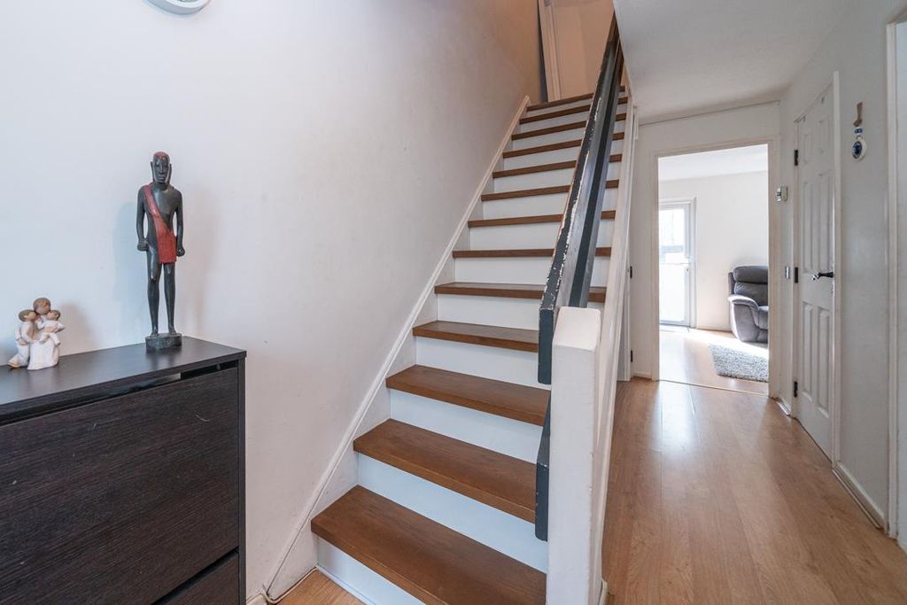 Property photo 2 of 12 103-Argyll-Road-01613.Jpg