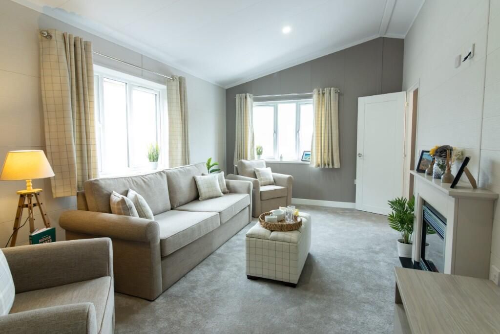 Property photo 3 of 8 Lounge