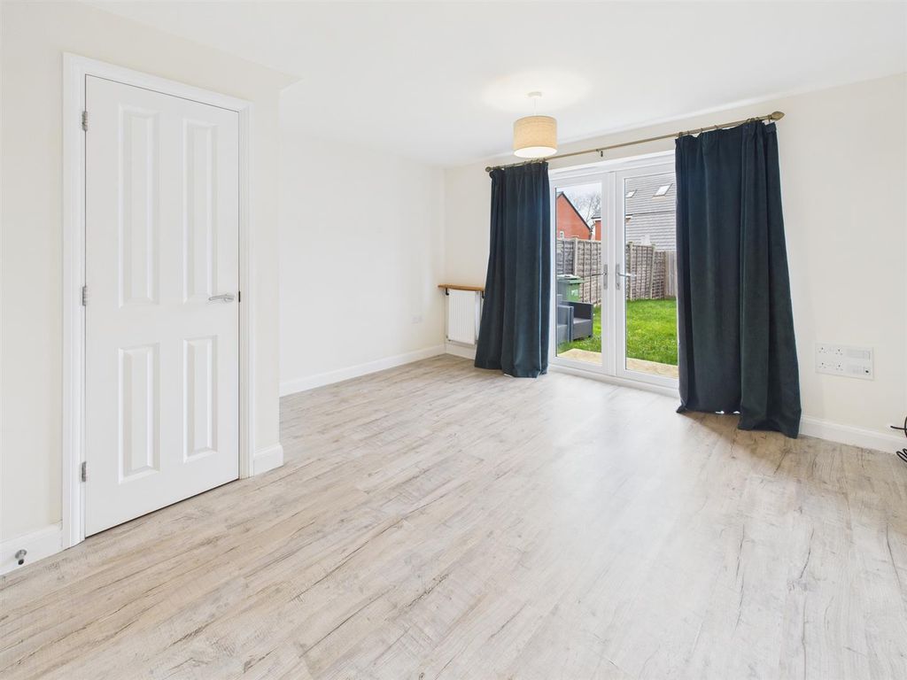 Property photo 3 of 10 Cam03570G0-Pr0716-Still006.Jpg