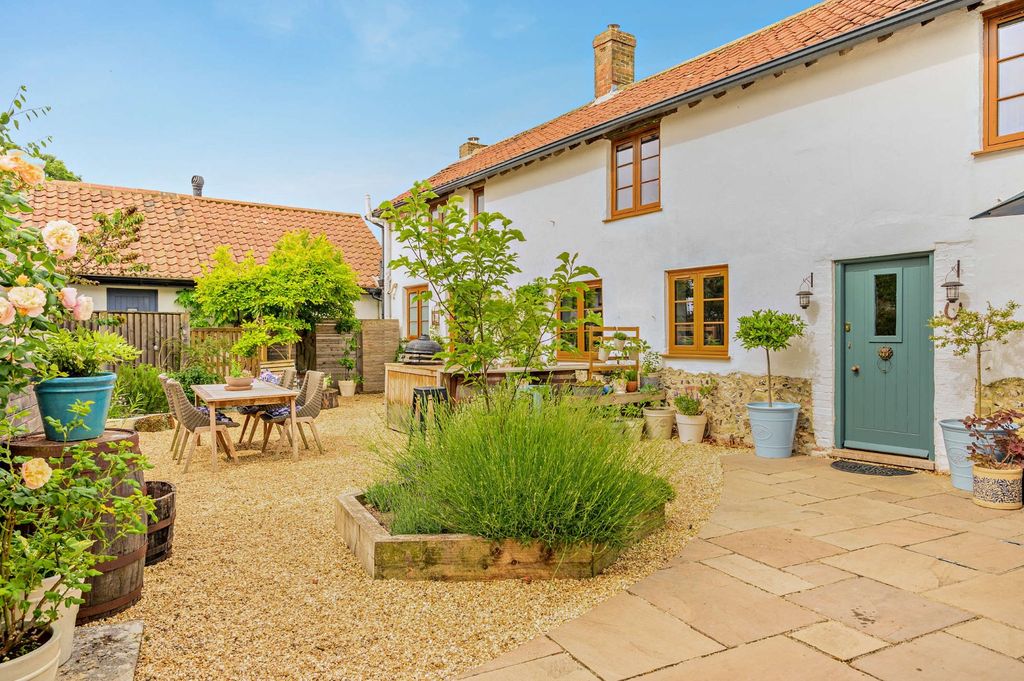 Property photo 1 of 24 Courtyard Garden